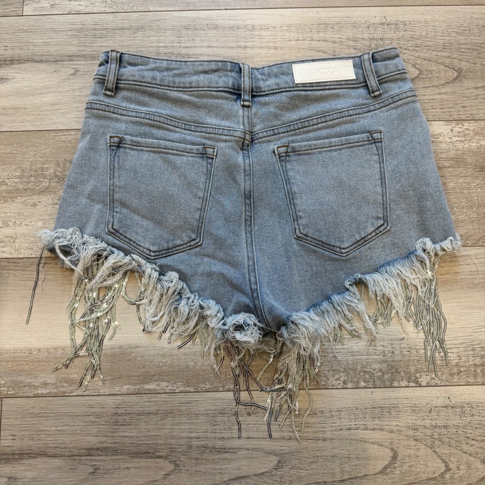 AKIRA Distressed Denim Shorts Western Glam Festival Women Size M Blue Fringe - Picture 6 of 10